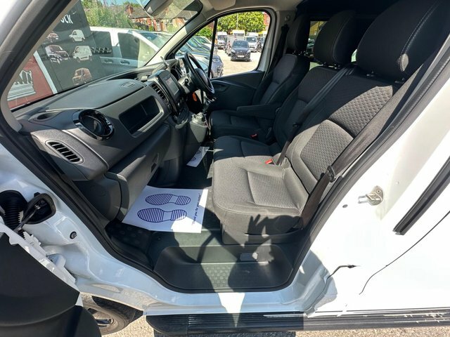 Vauxhall Vivaro Mpv White #13