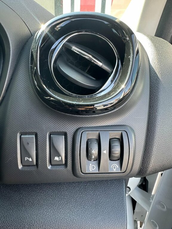 Vauxhall Vivaro Mpv White #11