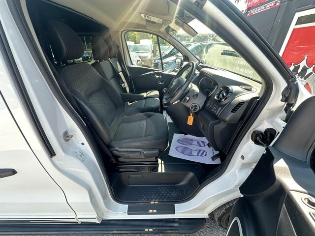Vauxhall Vivaro Mpv White #10