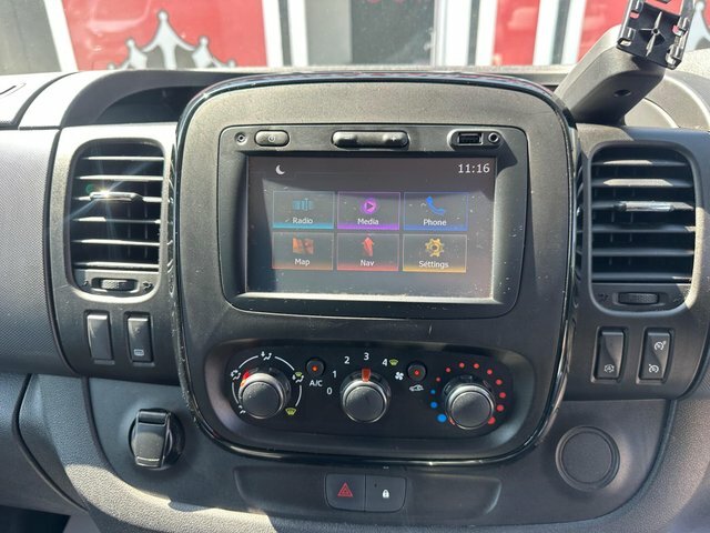 Vauxhall Vivaro Mpv White #14