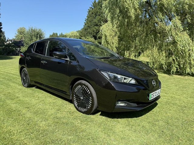 Nissan Leaf N-connecta Hatchback Black #2