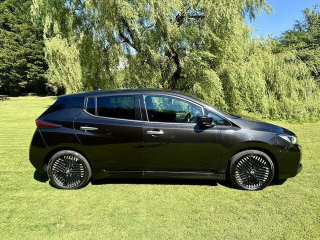 Nissan Leaf N-connecta Hatchback Black