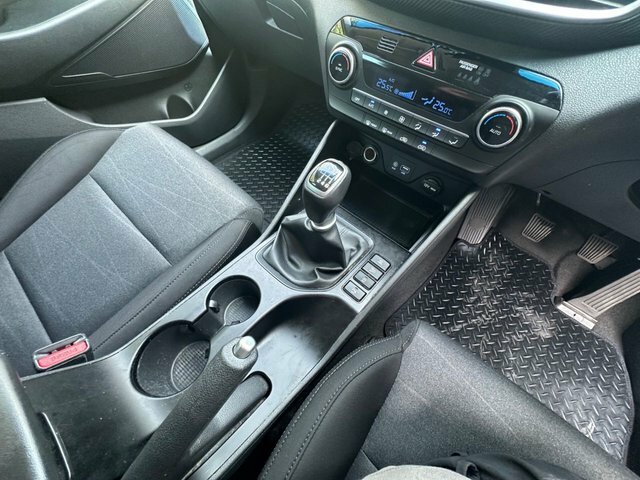 Hyundai Tucson White #19