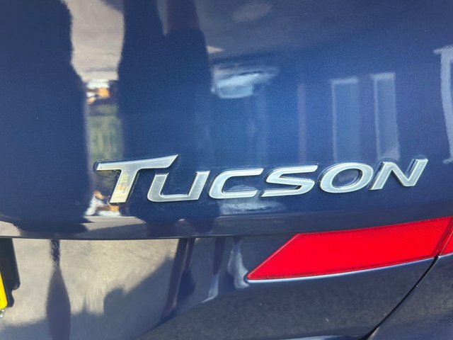 Hyundai Tucson White #10