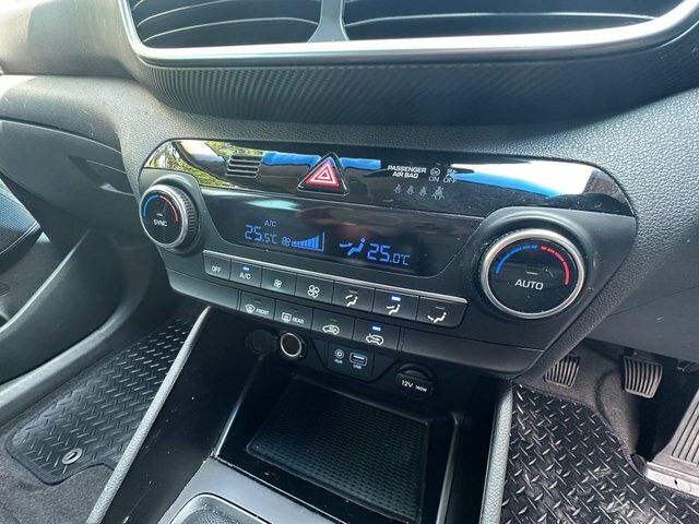 Hyundai Tucson White #18