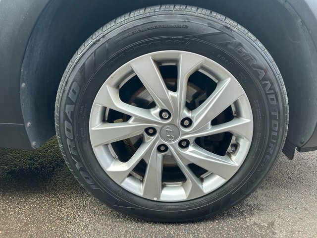 Hyundai Tucson White #11