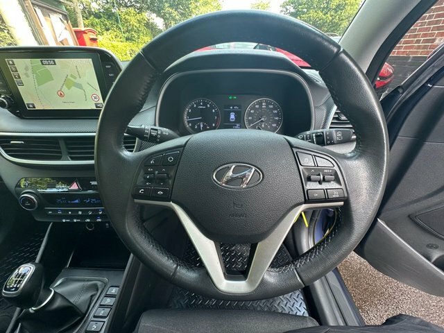 Hyundai Tucson White #13