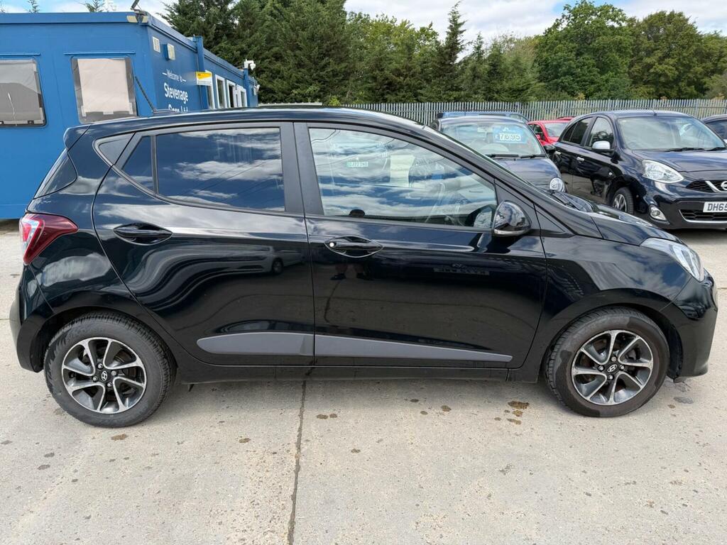 Hyundai I10 Hatchback 1.2 Premium Euro 6 201717 EJ17HYG Black #3