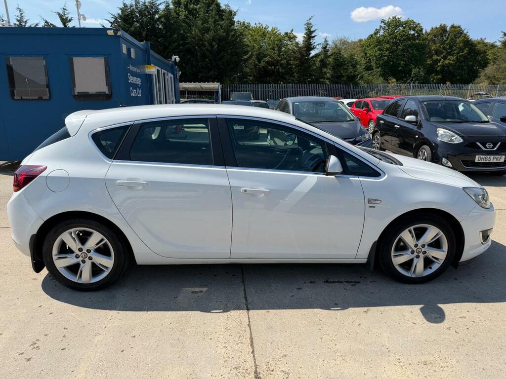 Vauxhall Astra Hatchback 1.6 16V Sri Euro 5 201414 White #4