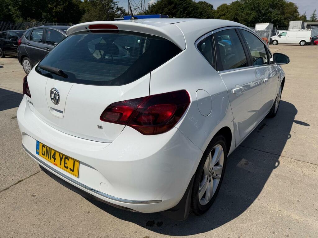 Vauxhall Astra Hatchback 1.6 16V Sri Euro 5 201414 White #5