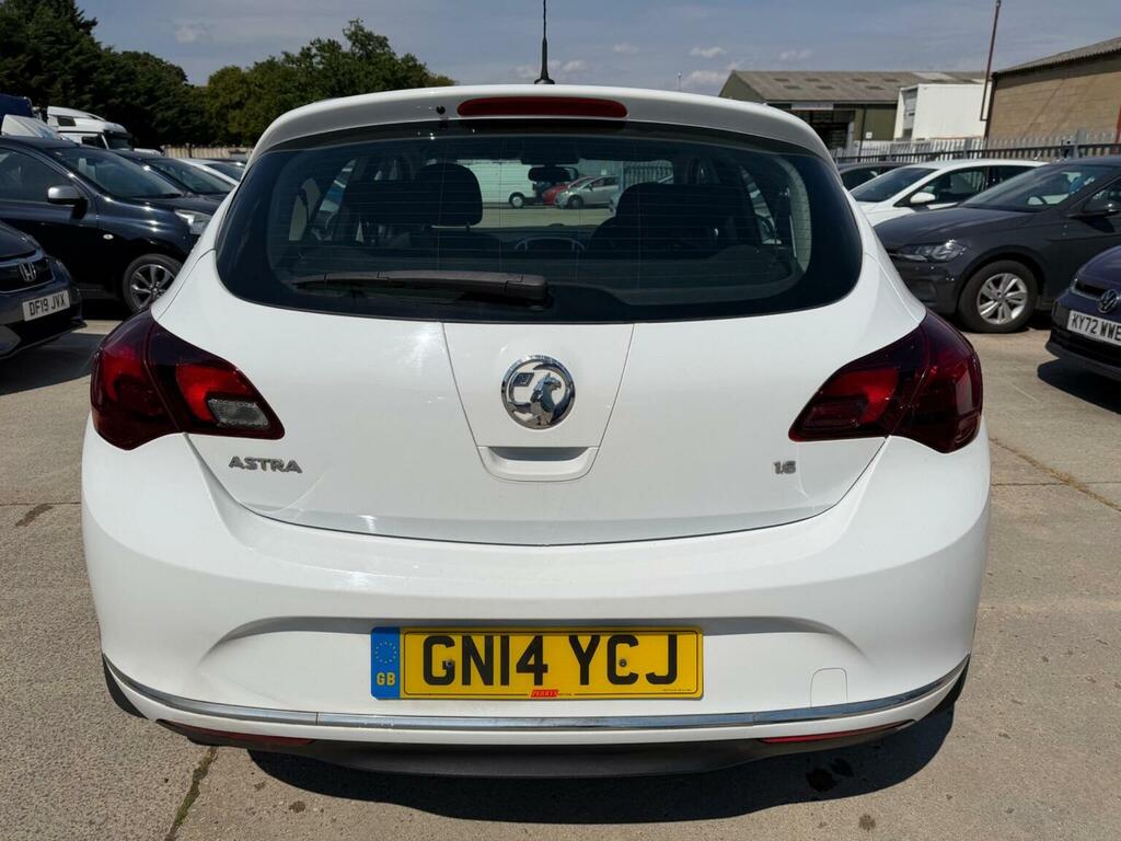 Vauxhall Astra Hatchback 1.6 16V Sri Euro 5 201414 White #6