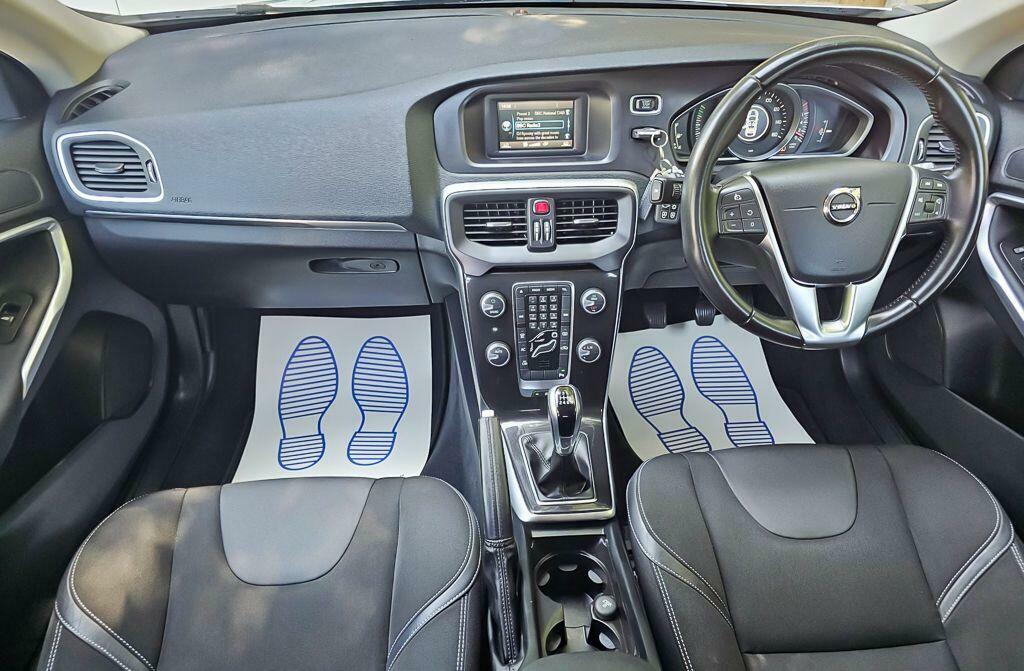 Volvo V40 Momentum Silver #2