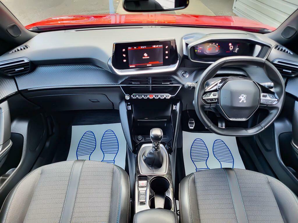 Peugeot 2008 Allure Premium Red #2