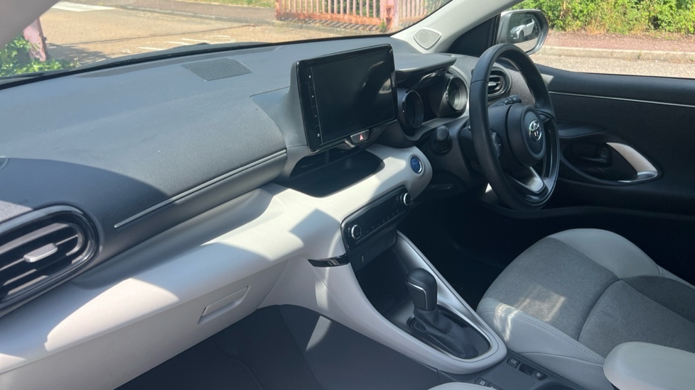 Toyota Yaris 1.5 Vvt-h Excel E-cvt Euro 6 Ss KT23LZB White #5
