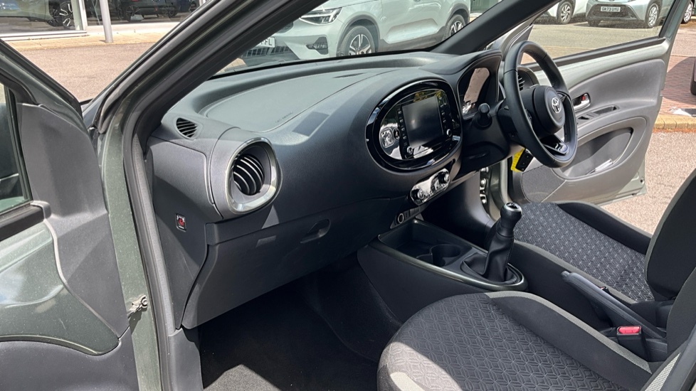 Toyota Aygo X 1.0 Vvt-i Edge Euro 6 Ss GK73UWA Green #5