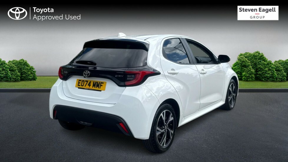 Toyota Yaris 1.5 Vvt-h Design Hatchback Hybrid E-cvt EO74MMF White #2