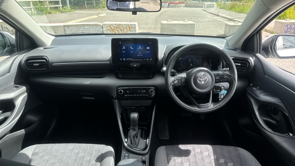 Toyota Yaris 1.5 Vvt-h Design Hatchback Hybrid E-cvt EO74MMF White #6