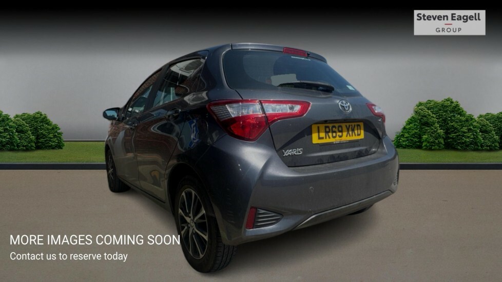 Toyota Yaris 1.5 Vvt-i Icon Tech Euro 6 LR69XKD Grey #2