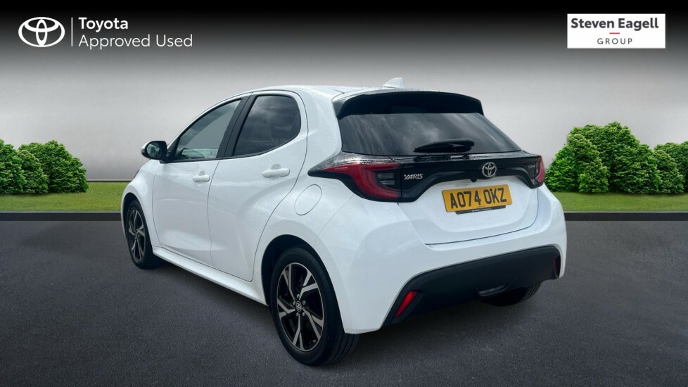 Toyota Yaris 1.5 Vvt-h Design E-cvt Euro 6 Ss AO74OKZ White #4