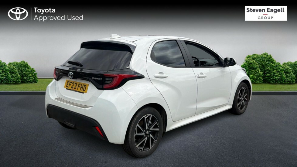 Toyota Yaris 1.5 Vvt-h Design E-cvt Euro 6 Ss EF23FHD White #2