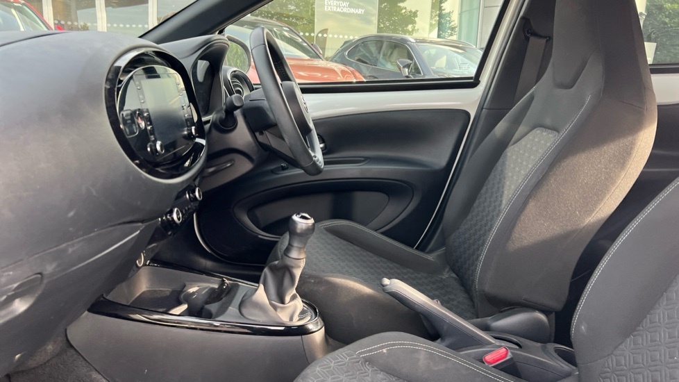 Toyota Aygo X 1.0 Vvt-i Edge Euro 6 Ss GM23SVD White #5