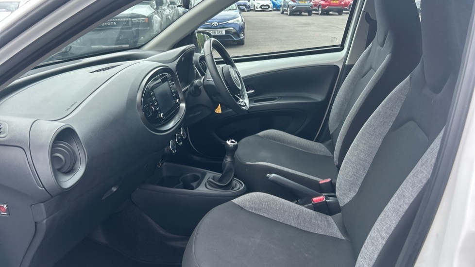 Toyota Aygo X 1.0 Vvt-i Pure Euro 6 Ss KE23MRO White #5