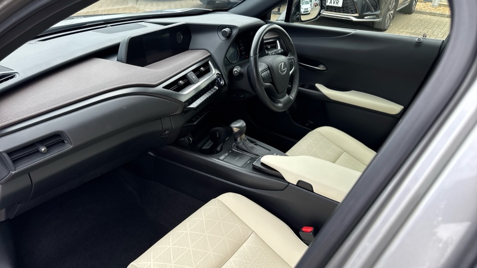 Lexus UX 2.0 250H Premium Plus Suv Hybrid E-cvt AV70EVR Silver #6