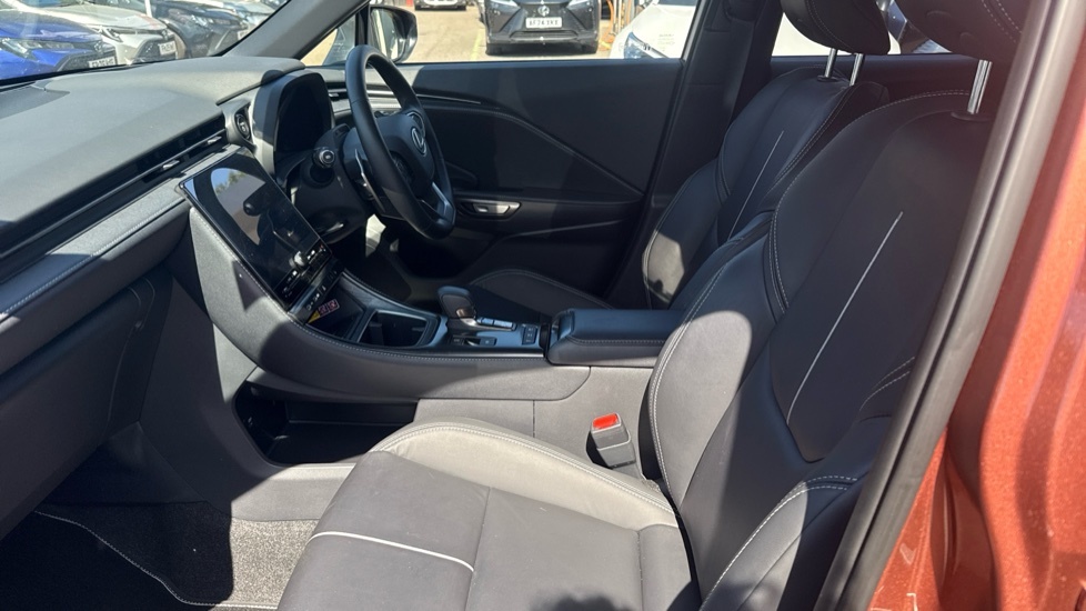 Lexus LBX 1.5 Vvt-ie Takumi Suv Hybrid E-cvt Euro AK75GJG Brown #6
