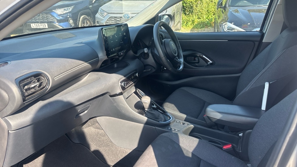 Toyota Yaris 1.5 Vvt-h Design E-cvt Euro 6 Ss VK74LYF Silver #5