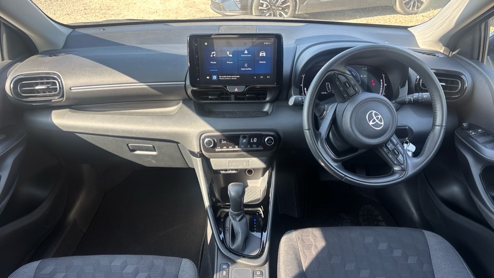 Toyota Yaris 1.5 Vvt-h Design E-cvt Euro 6 Ss VK74LYF Silver #6