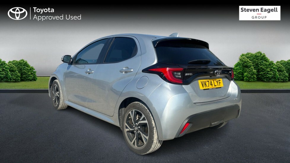 Toyota Yaris 1.5 Vvt-h Design E-cvt Euro 6 Ss VK74LYF Silver #4