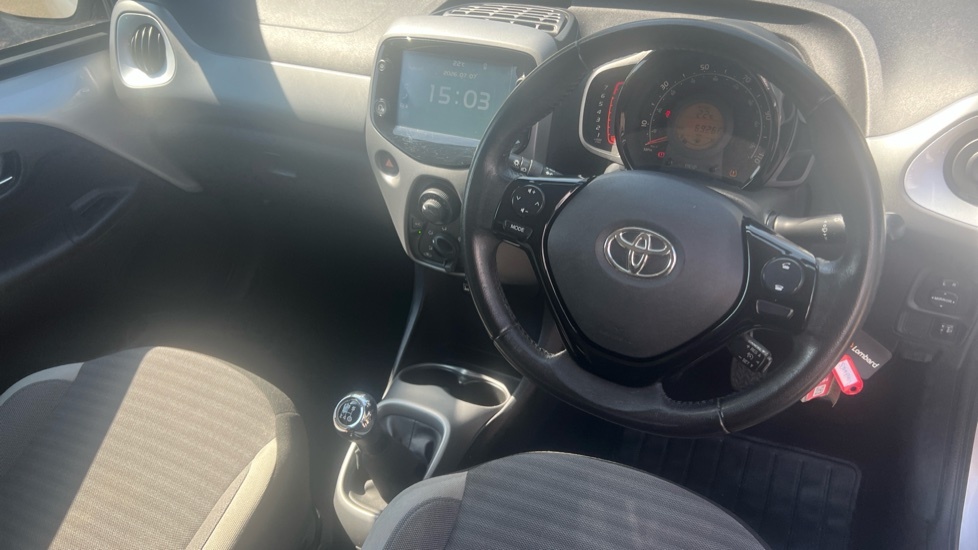Toyota Aygo 1.0 Vvt-i X-play Euro 6 SJ19PAU Silver #6