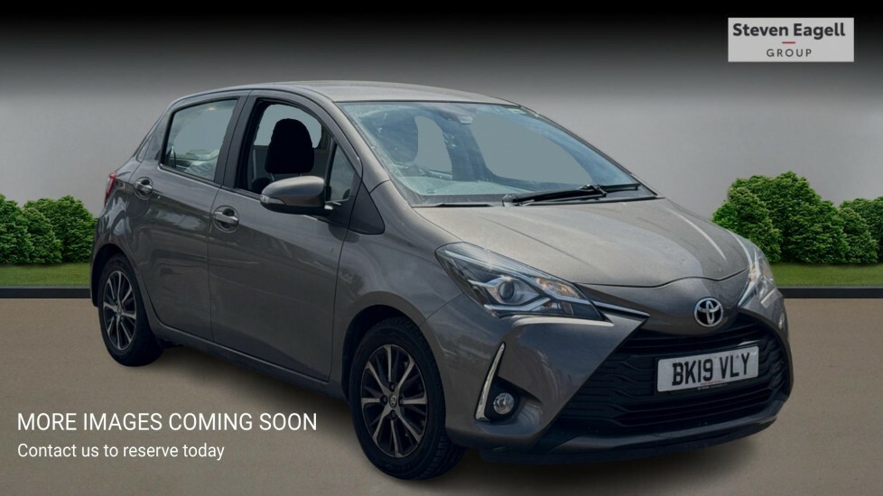 Toyota Yaris 1.5 Hybrid Icon Tech Cvt 2019 Red #1