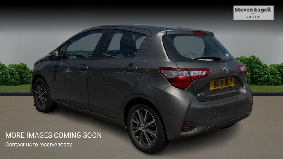Toyota Yaris 1.5 Hybrid Icon Tech Cvt 2019 Red #2