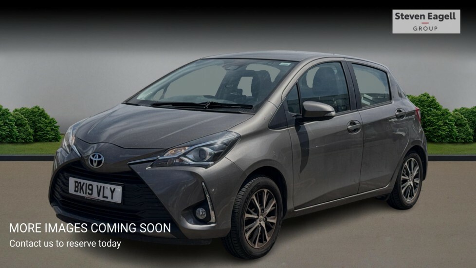 Toyota Yaris 1.5 Hybrid Icon Tech Cvt 2019 Red #3