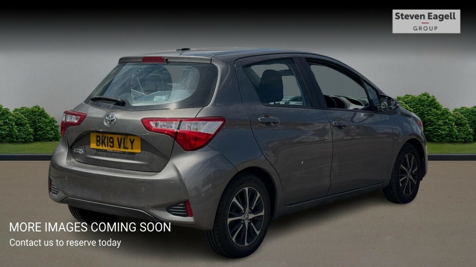 Toyota Yaris 1.5 Hybrid Icon Tech Cvt 2019 Red #4