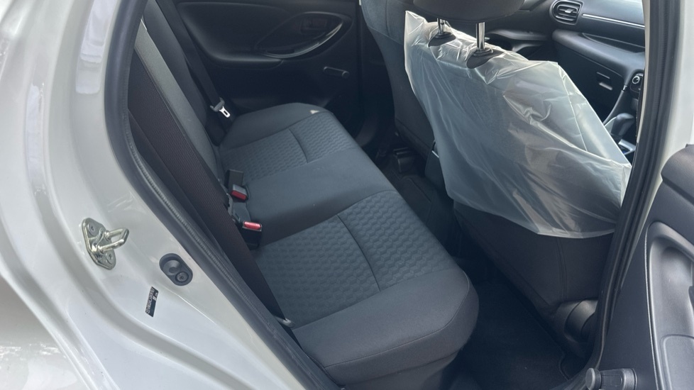 Toyota Yaris 1.5 Hybrid Dynamic Cvt White #8