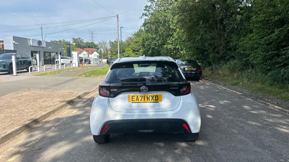 Toyota Yaris 1.5 Hybrid Dynamic Cvt White #26