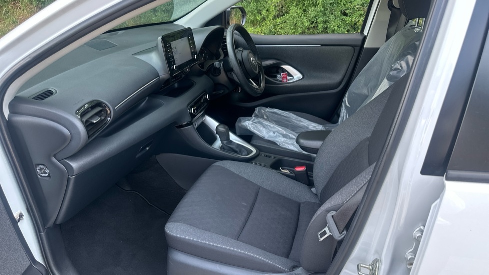 Toyota Yaris 1.5 Hybrid Dynamic Cvt White #5