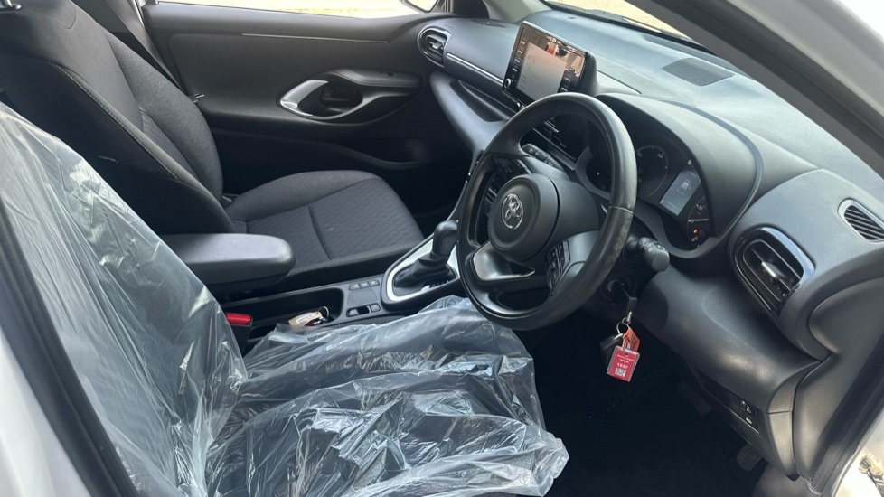 Toyota Yaris 1.5 Hybrid Dynamic Cvt White #12