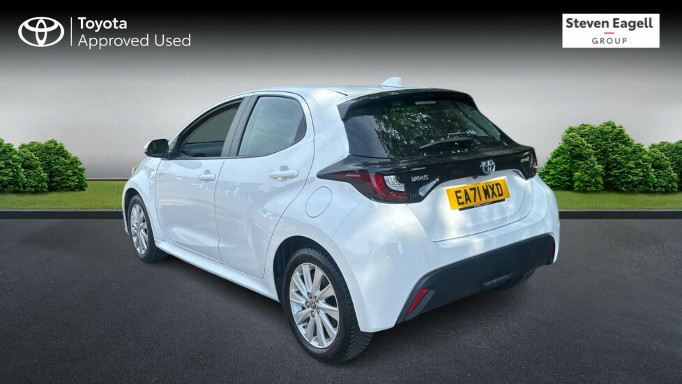 Toyota Yaris 1.5 Hybrid Dynamic Cvt White #4