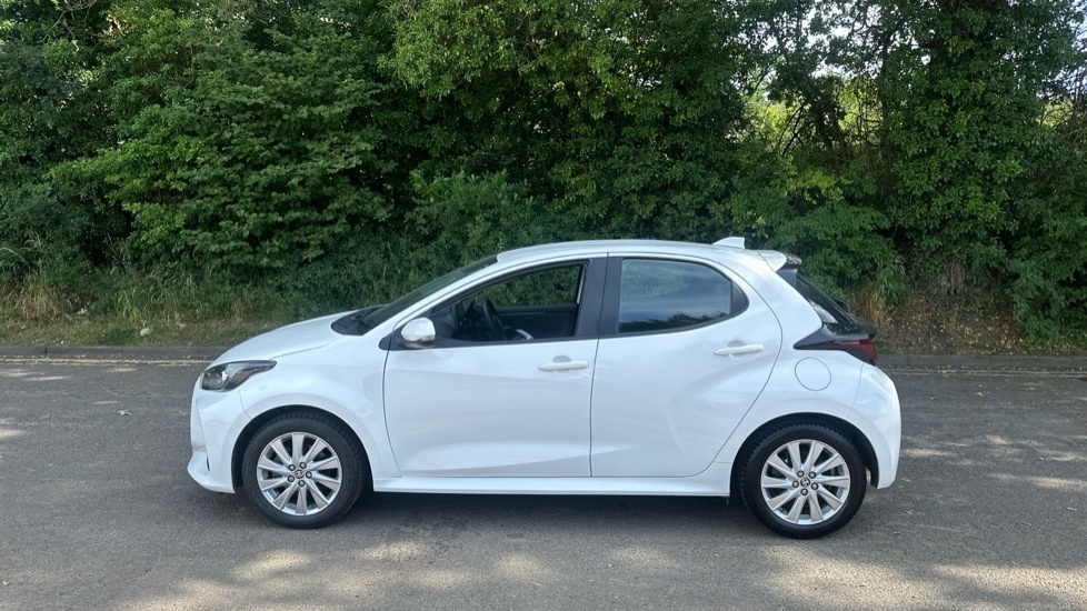 Toyota Yaris 1.5 Hybrid Dynamic Cvt White #24