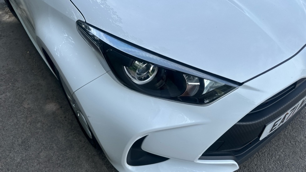 Toyota Yaris 1.5 Hybrid Dynamic Cvt White #20