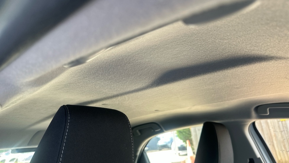 Toyota Yaris 1.5 Hybrid Dynamic Cvt White #19
