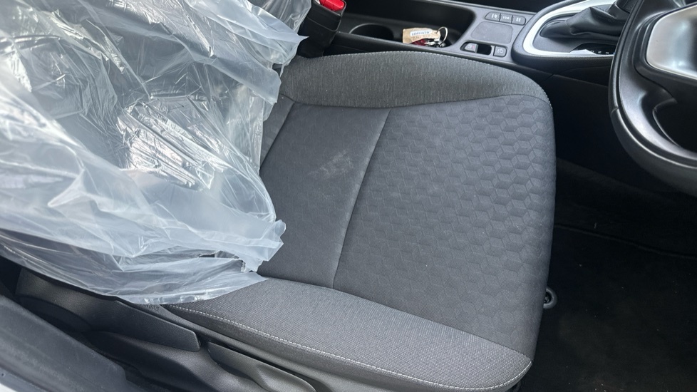 Toyota Yaris 1.5 Hybrid Dynamic Cvt White #17