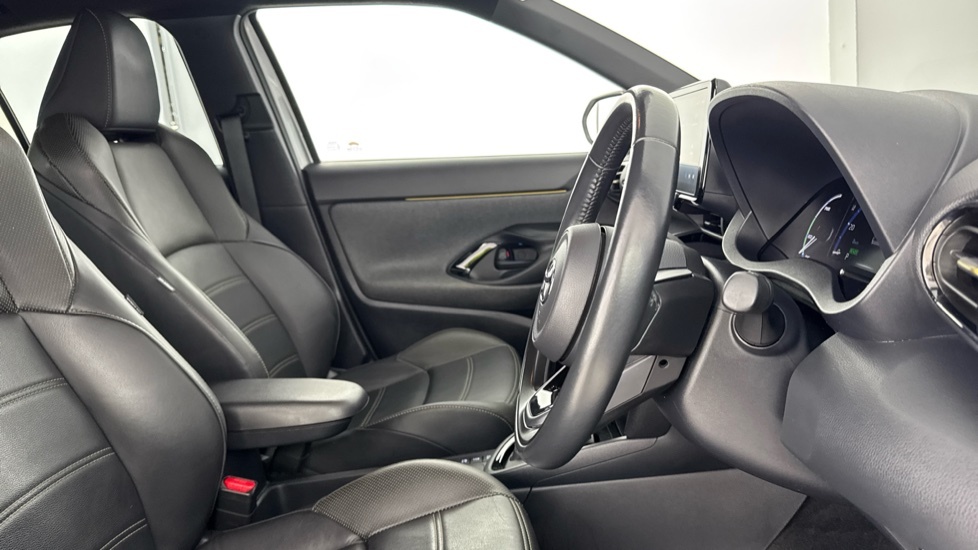 Toyota Yaris Cross Excel White #12