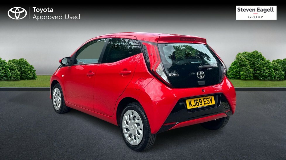 Toyota Aygo 1.0 Vvt-i X-play Hatchback Euro Red #4
