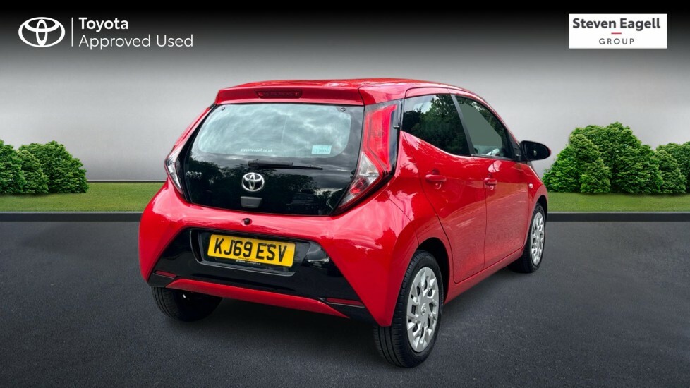 Toyota Aygo 1.0 Vvt-i X-play Hatchback Euro Red #2