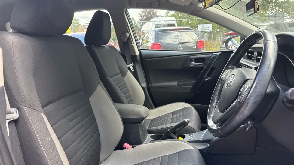 Toyota Auris 1.6 V-matic Icon Euro 5 Red #12