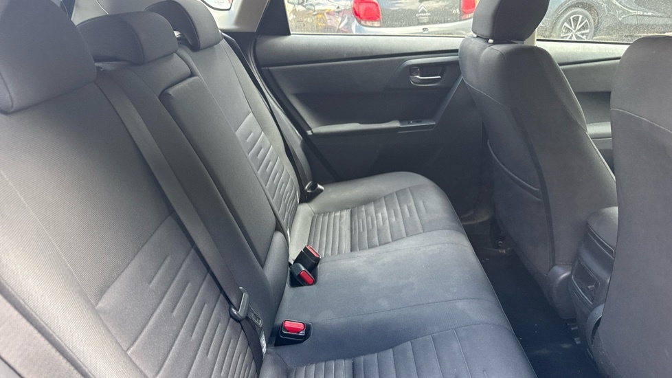 Toyota Auris 1.6 V-matic Icon Euro 5 Red #8